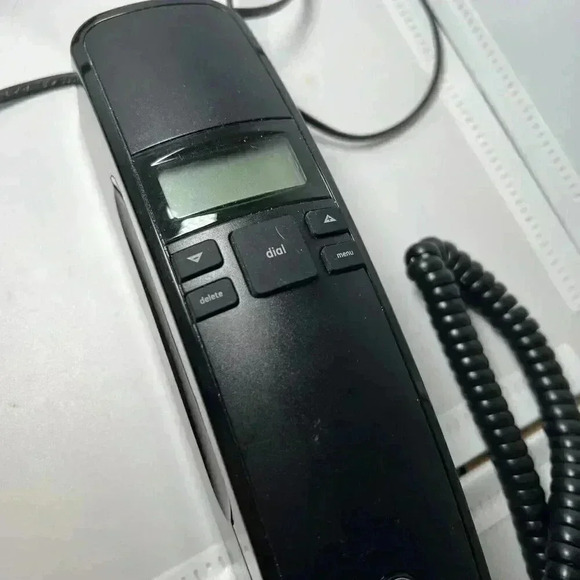 GE Landline Phone, Desktop or hang on the Wall. Black - Picture 2 of 6